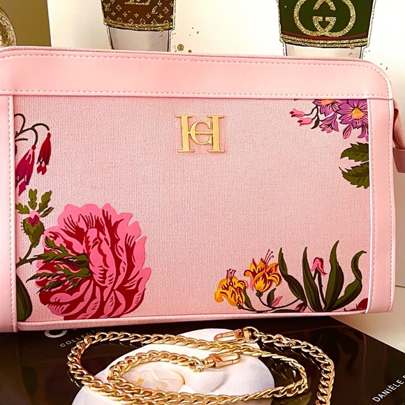 New👛✨💖Carolina Herrera Pink Floral Designer Clutch with Gold Chain Strap - Picture 5 of 16